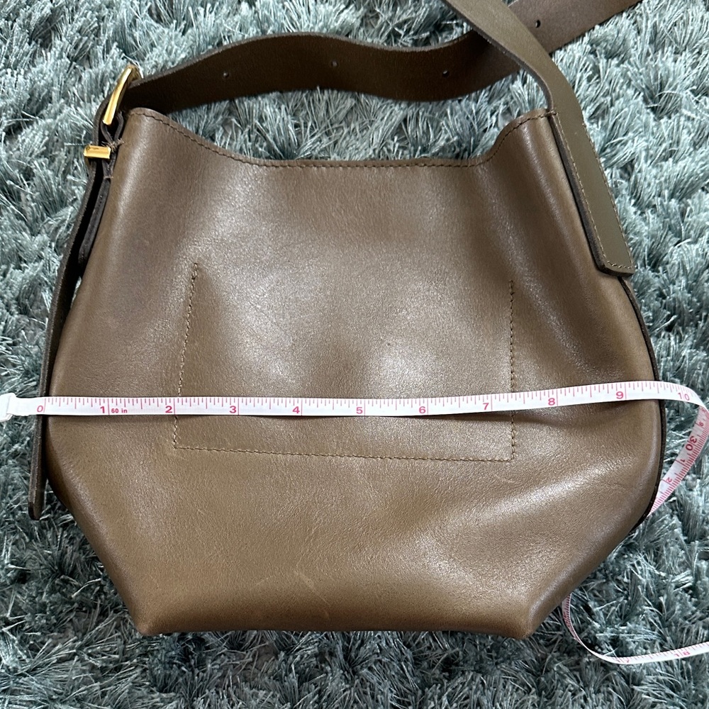 Madewell leather bucket bag in olive green - Picture 5 of 6